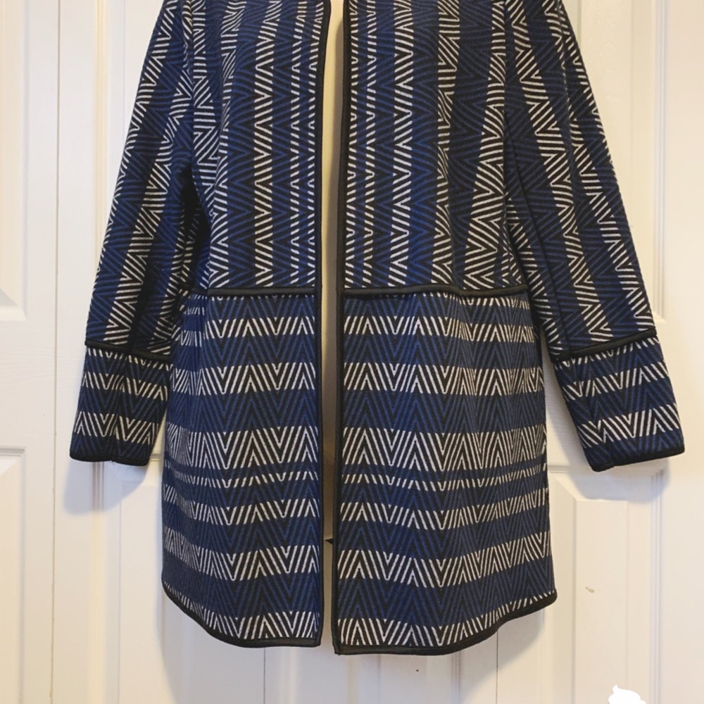 SOLD. Dana Buchman Tunic Blazer - Picture 2 of 7